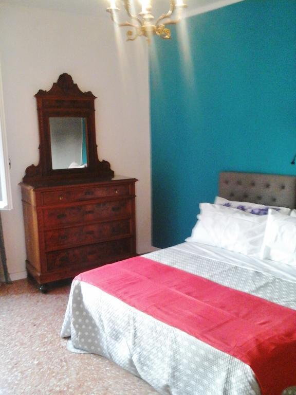 L.T. Schneider B&B Bologna Phòng bức ảnh
